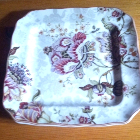 222 Fifth 5 inch Square Dish  Gabrielle Cream Fine China - Picture 1 of 4